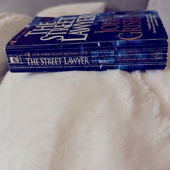“The Street Lawyer” a paperback by John Grisham! - Picture 3 of 5